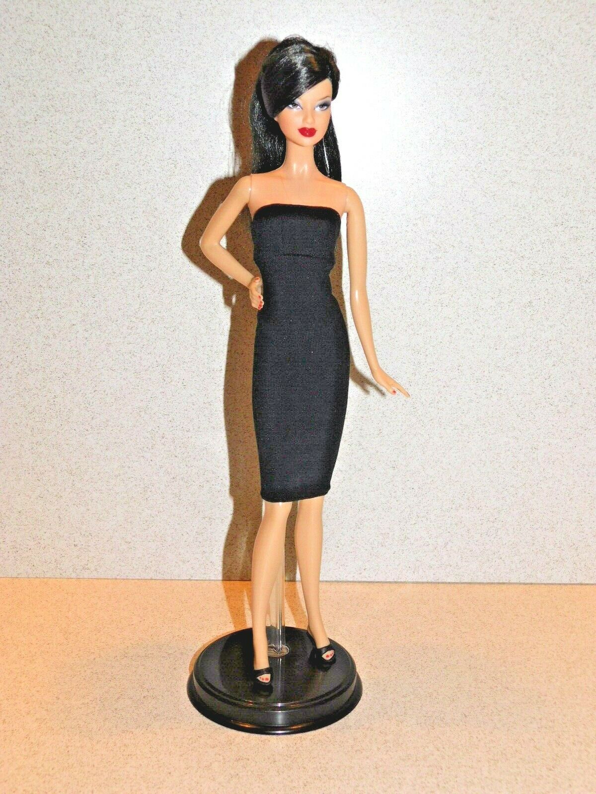 Barbie:  2009 Model Muse Barbie Basics Brunette #05 Collection 001 Doll No Box!